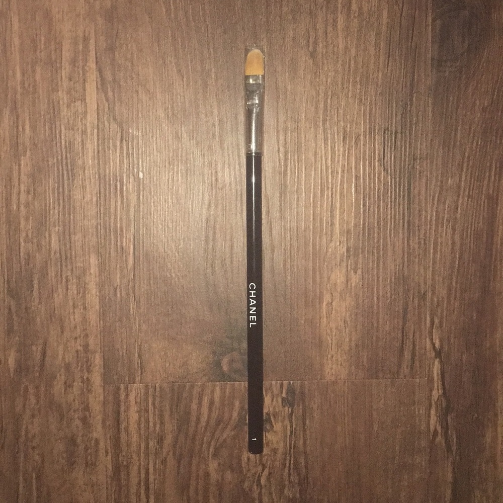 Chanel Synthetic Eyeshadow Brush #1